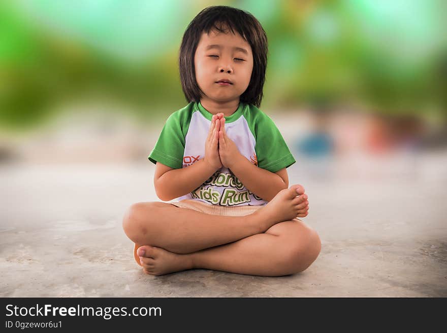 Child, Green, Sitting, Skin