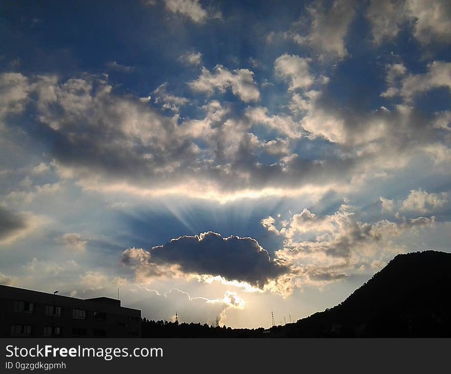 Sky, Cloud, Atmosphere, Daytime