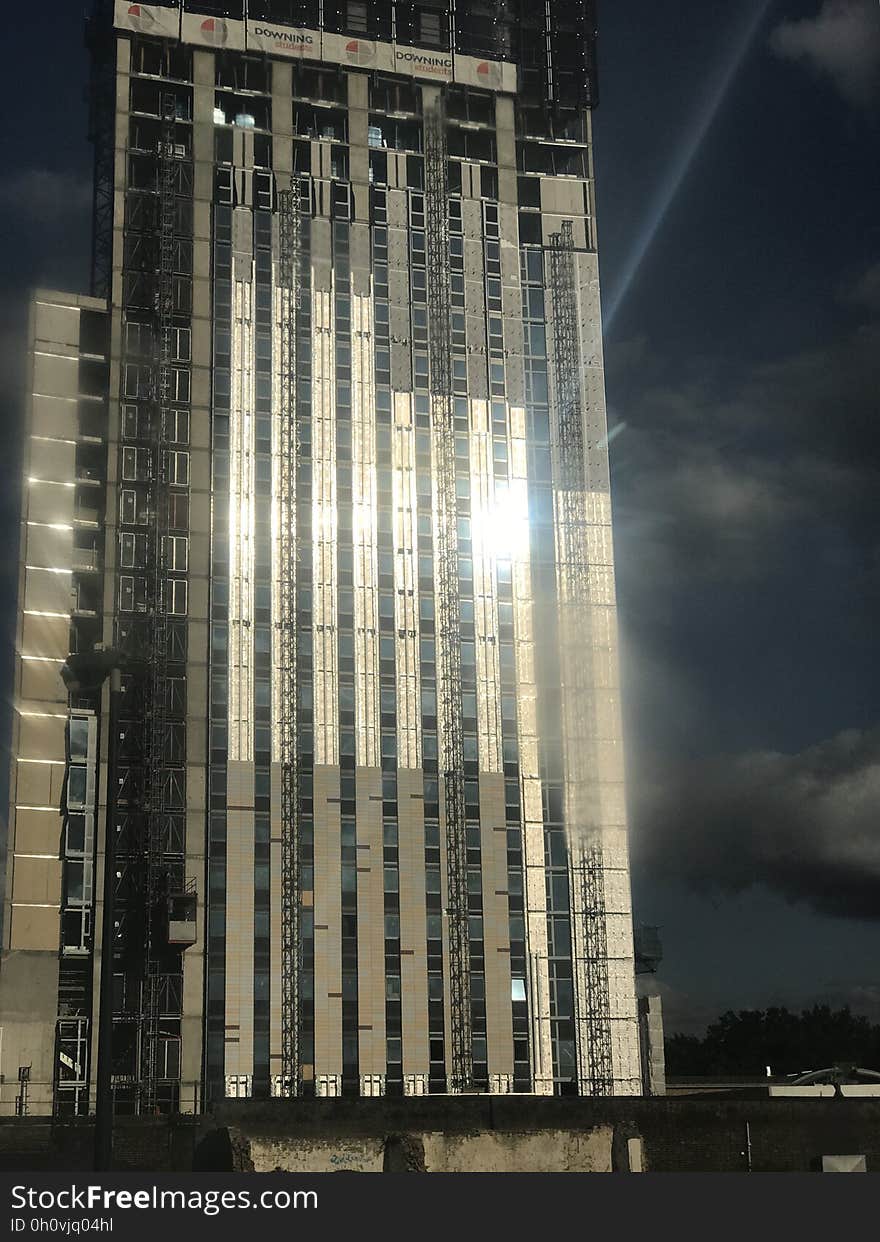 A tall apartment block under construction. A tall apartment block under construction.