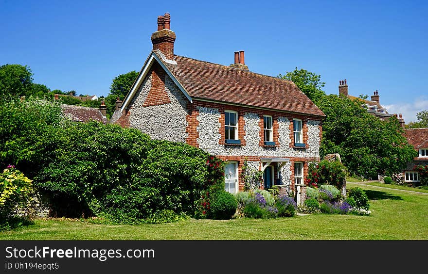 An old stone house on the countryside. An old stone house on the countryside.