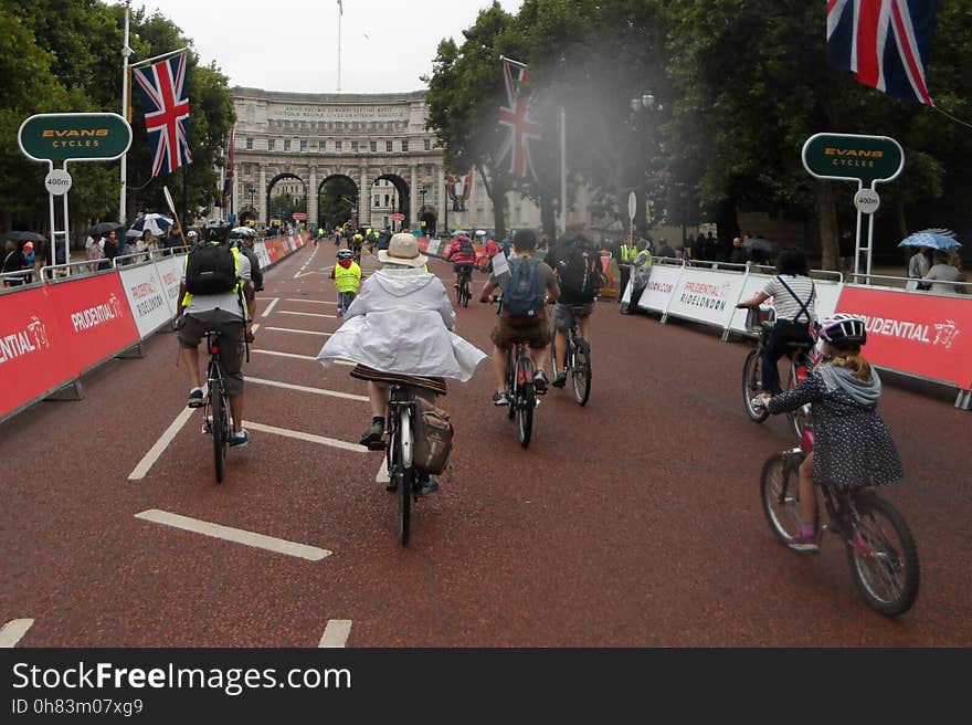 Camden Cyclists take Cyclists from Sidings Community Centre and Swiss Cottage to the London FreeCycle 29th July 2017. Camden Cyclists take Cyclists from Sidings Community Centre and Swiss Cottage to the London FreeCycle 29th July 2017