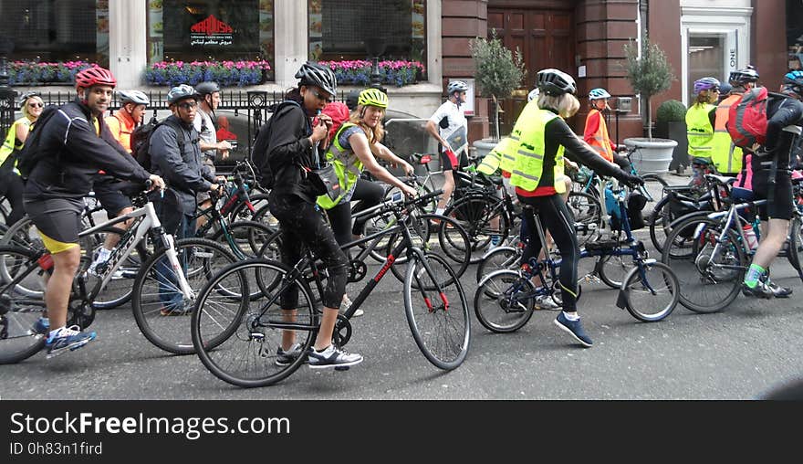 Camden Cyclists take Cyclists from Sidings Community Centre and Swiss Cottage to the London FreeCycle 29th July 2017. Camden Cyclists take Cyclists from Sidings Community Centre and Swiss Cottage to the London FreeCycle 29th July 2017