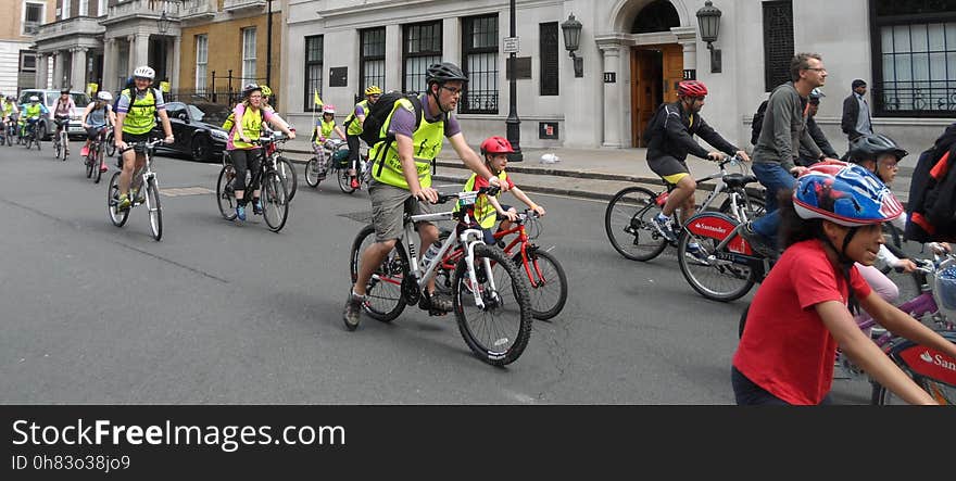 Camden Cyclists take Cyclists from Sidings Community Centre and Swiss Cottage to the London FreeCycle 29th July 2017. Camden Cyclists take Cyclists from Sidings Community Centre and Swiss Cottage to the London FreeCycle 29th July 2017