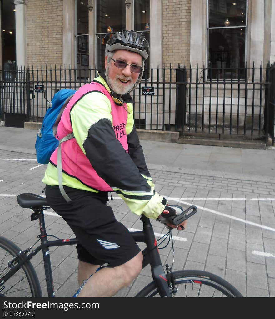 Camden Cyclists take Cyclists from Sidings Community Centre and Swiss Cottage to the London FreeCycle 29th July 2017. Camden Cyclists take Cyclists from Sidings Community Centre and Swiss Cottage to the London FreeCycle 29th July 2017