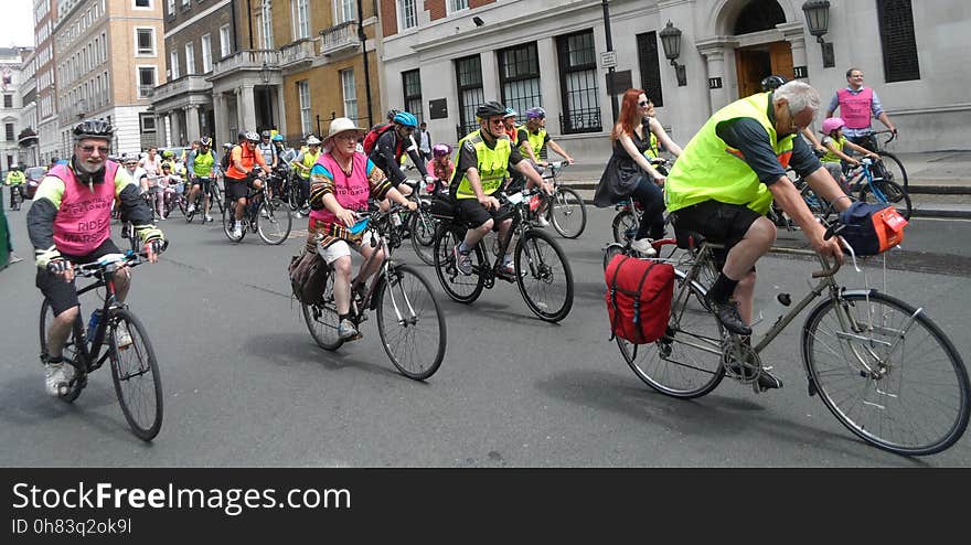 Camden Cyclists take Cyclists from Sidings Community Centre and Swiss Cottage to the London FreeCycle 29th July 2017. Camden Cyclists take Cyclists from Sidings Community Centre and Swiss Cottage to the London FreeCycle 29th July 2017