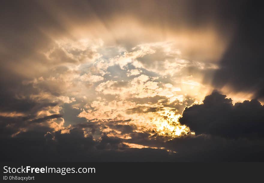 Sky, Cloud, Atmosphere, Daytime