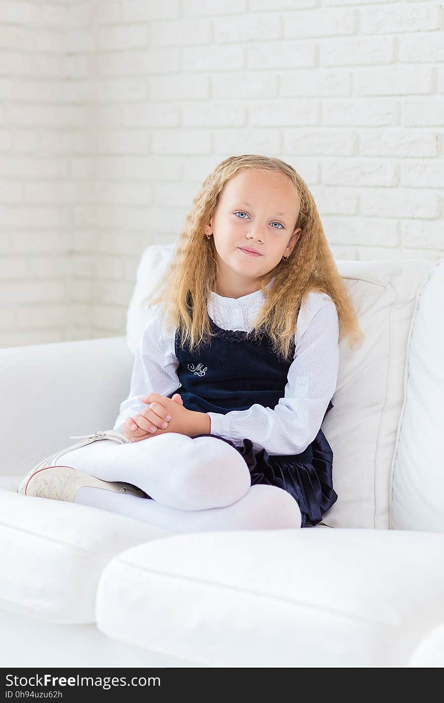 Sitting, Human Hair Color, Girl, Child