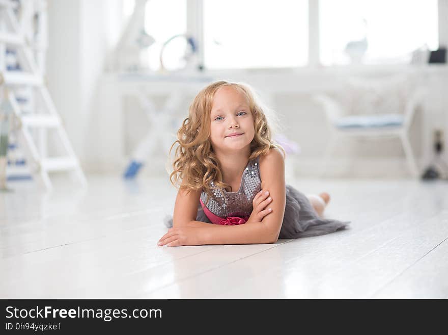 Photograph, Human Hair Color, Sitting, Girl