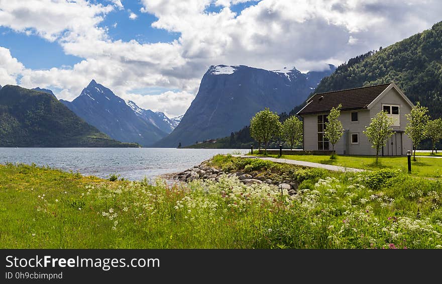 Cloud, Water, Sky, Plant, Mountain, Water resources