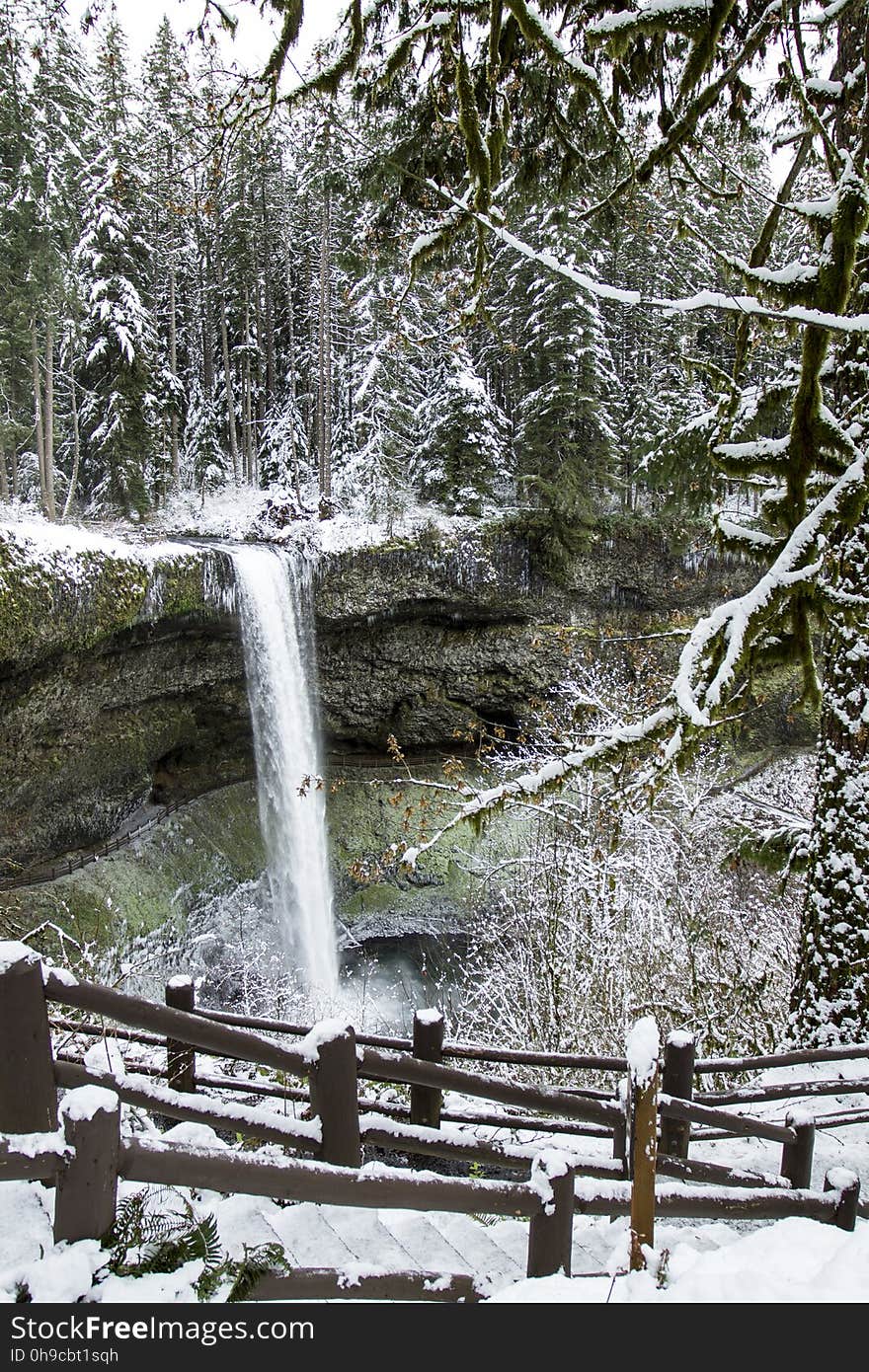 Silver Falls, North Falls, snow covered winter. Silver Falls, North Falls, snow covered winter.