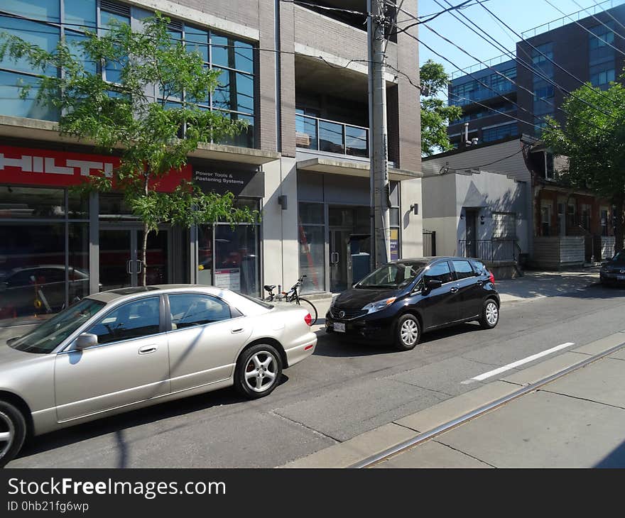 Images of the south side of King, from a window of a westbound 504 King streetcar, 2016 06 19 &#x28;26&#x29;