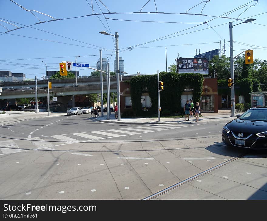 Images of the south side of King, from a window of a westbound 504 King streetcar, 2016 06 19 &#x28;41&#x29;