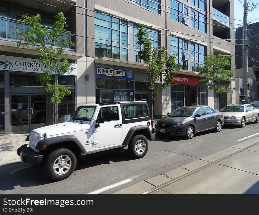 Images of the south side of King, from a window of a westbound 504 King streetcar, 2016 06 19 &#x28;25&#x29;