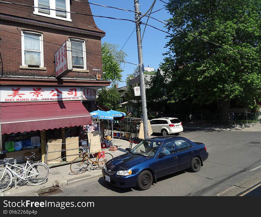 Images of the east side of Broadview, from a window a southbound 504 King streetcar, 2016 06 19 &#x28;17&#x29;