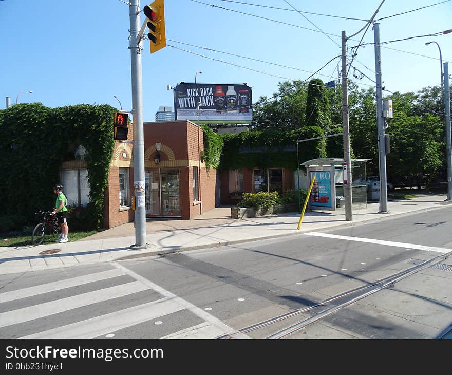 Images of the south side of King, from a window of a westbound 504 King streetcar, 2016 06 19 &#x28;43&#x29;