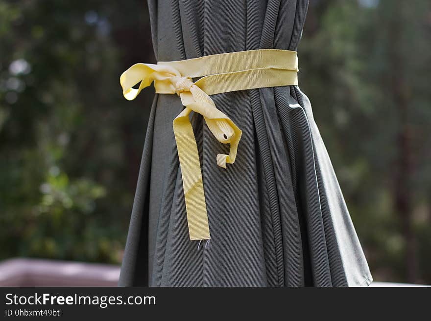 Tie a Yellow Ribbon Around That Old Umbrella