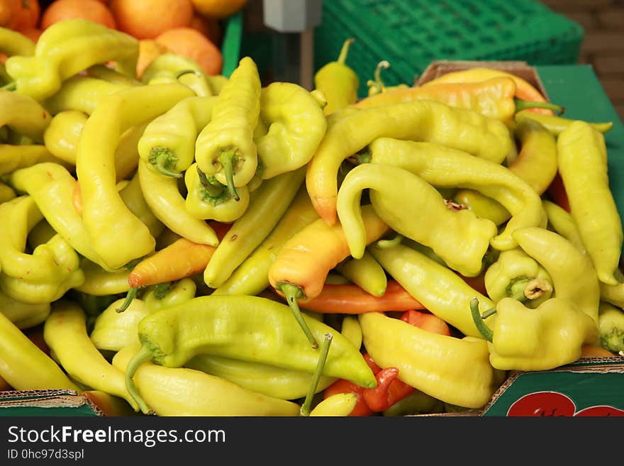 Situé à l&#x27;entrée de la vieille ville, juste avant d&#x27;emprunter le pont sur le Vidourle, retrouve ce magasin de fruits et légumes. Les arrivages se font en permanence, les prix sont extrêmement bas. Les piments et poivrons sont présentés en grandes quantités. Situé à l&#x27;entrée de la vieille ville, juste avant d&#x27;emprunter le pont sur le Vidourle, retrouve ce magasin de fruits et légumes. Les arrivages se font en permanence, les prix sont extrêmement bas. Les piments et poivrons sont présentés en grandes quantités.