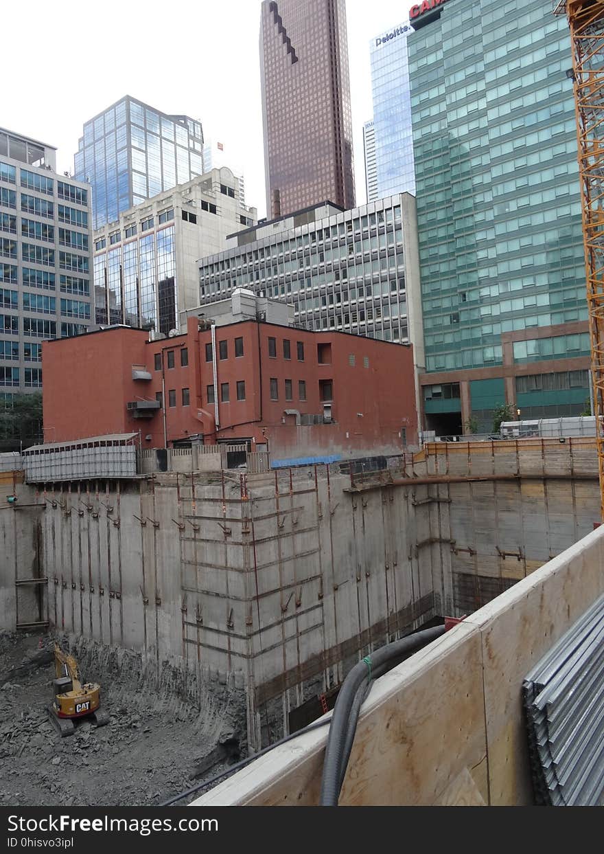 Looking south at the excavation at Victoria and Richmond, 2017 08 22 -g