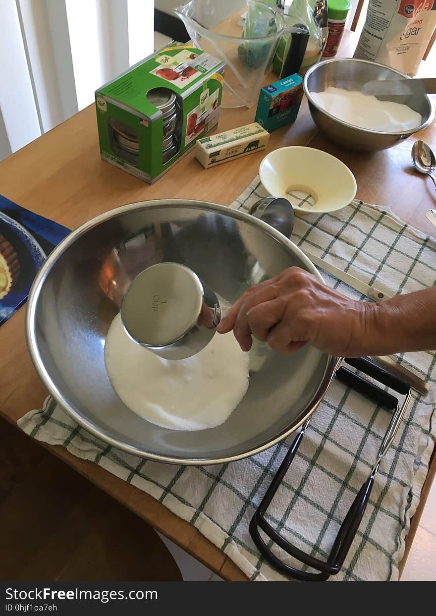 Measuring out sugar for peach jam