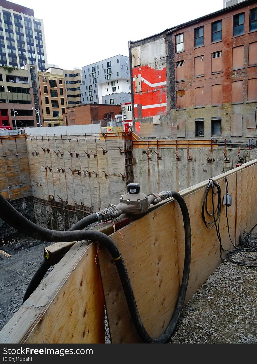 Looking north at the excavation at Victoria and Richmond, 2017 08 22 -b