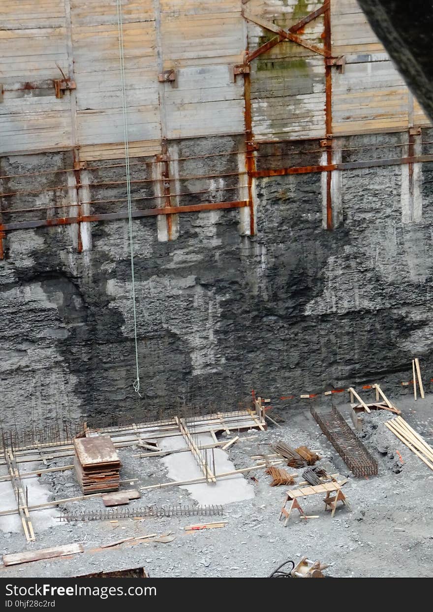 Looking north at the excavation at Victoria and Richmond, 2017 08 22 -f