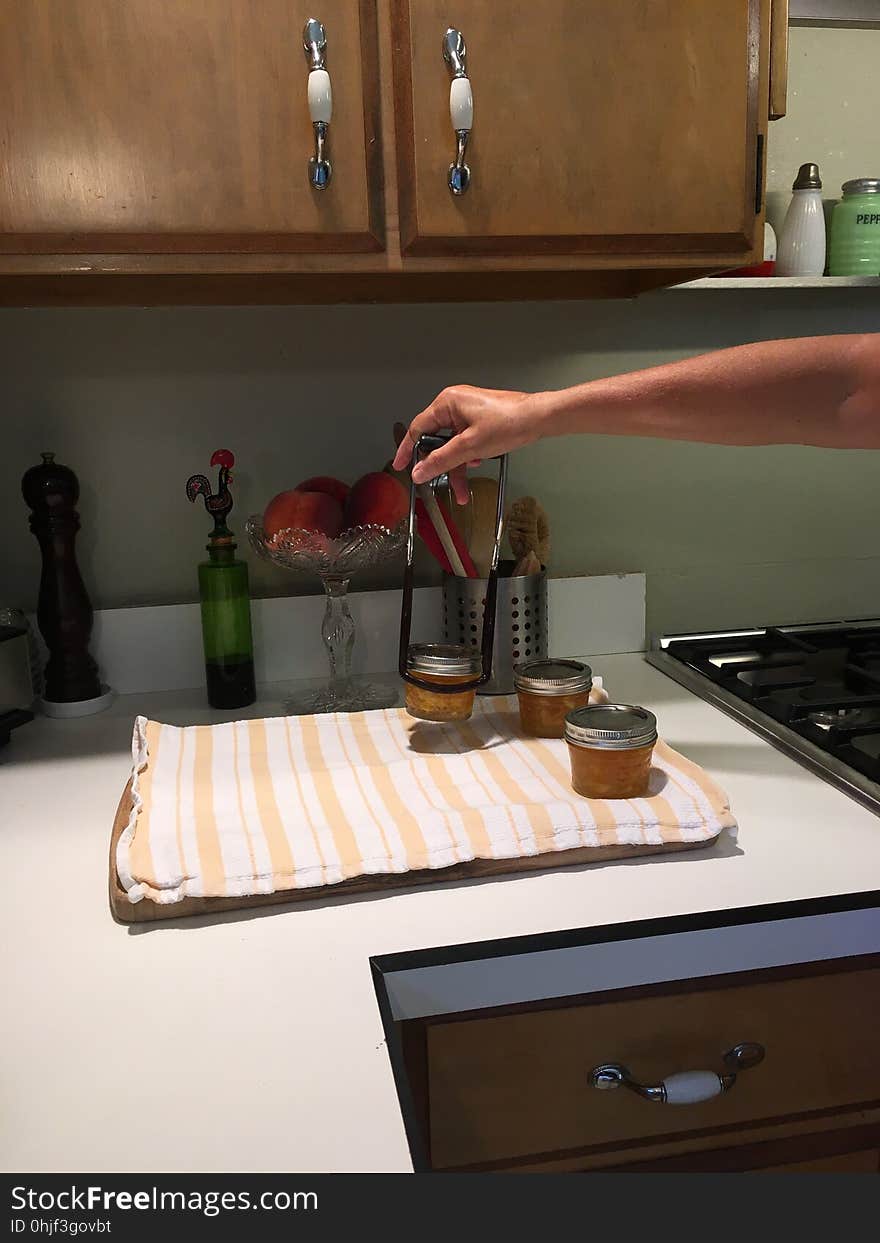 Removing jam jars from boiling water bath canner