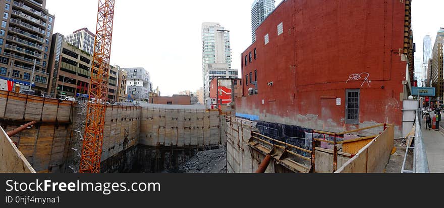 Panorama of the excavation at Victoria and Richmond, 2017 08 22 -d