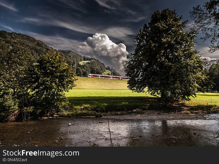 Schaurig schöne Stimmung bei Brunnadern: unser September-Kalenderbild. Schaurig schöne Stimmung bei Brunnadern: unser September-Kalenderbild.