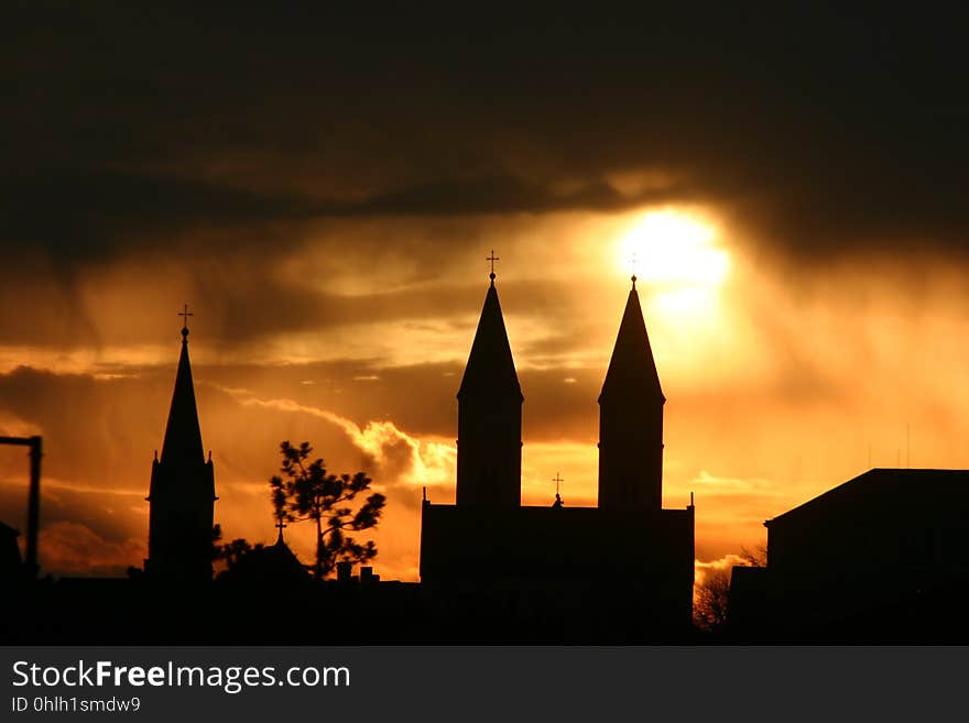 Sky, Landmark, Skyline, Atmosphere