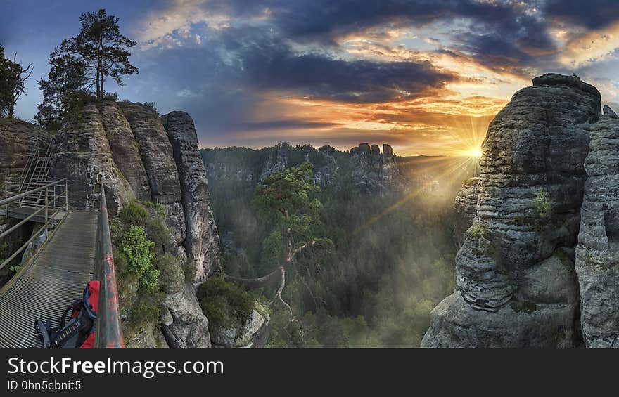 This pine tree located near the Bastei was made famous by the late german landscape photographer Fritz Pölking when he took a picture on new years eve 2000. This pine tree located near the Bastei was made famous by the late german landscape photographer Fritz Pölking when he took a picture on new years eve 2000