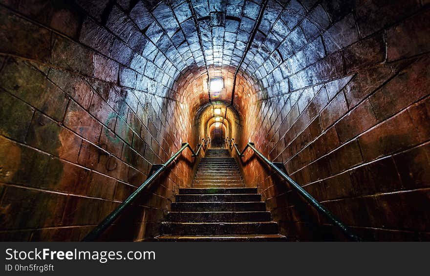 This is the Smuggler&#x27;s tunnel which takes you from near the car park at Shaldon, Teignmouth, Devon, England to the beach. To make sure I&#x27;m completely centralised I use the grid mode with the LCD display on my Canon 5d Mark II and a bubble level in the flash holder. This is the Smuggler&#x27;s tunnel which takes you from near the car park at Shaldon, Teignmouth, Devon, England to the beach. To make sure I&#x27;m completely centralised I use the grid mode with the LCD display on my Canon 5d Mark II and a bubble level in the flash holder.