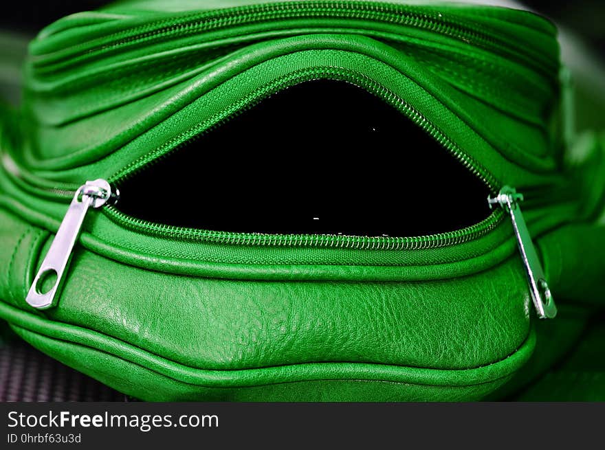 Green, Fashion Accessory, Handbag, Product