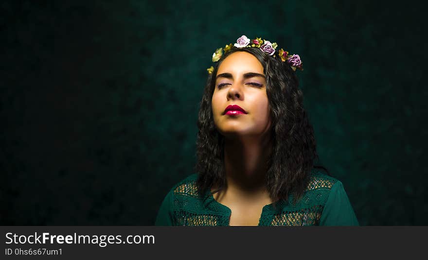 Jewellery, Hair Accessory, Darkness, Girl