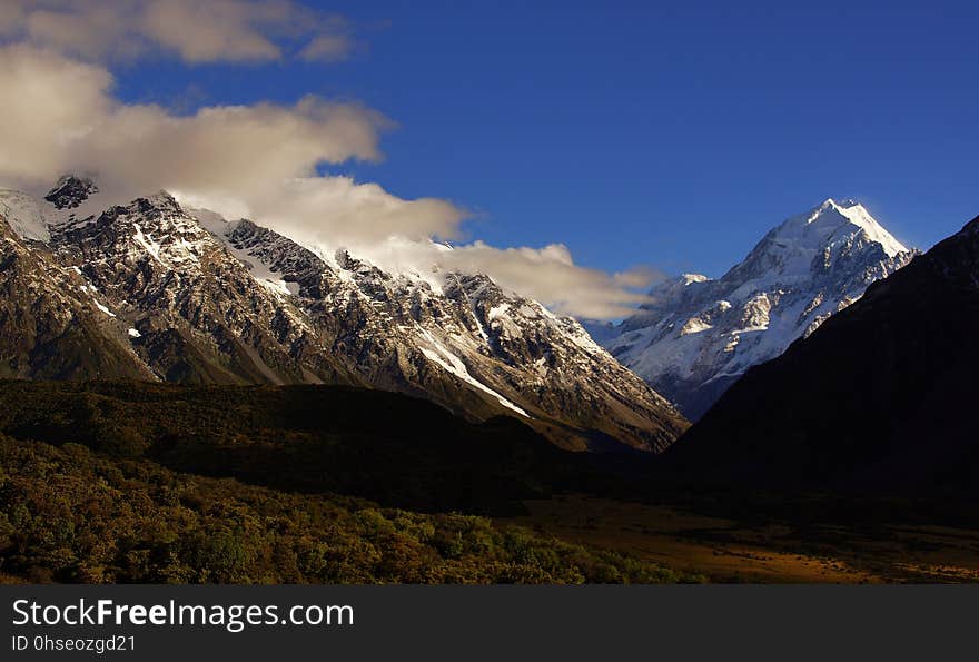 Aoraki/Mount Cook National Park is in the South Island of New Zealand, near the town of Twizel. Aoraki / Mount Cook, New Zealand&#x27;s highest mountain, and Aoraki/Mount Cook Village lie within the park. Aoraki/Mount Cook National Park is in the South Island of New Zealand, near the town of Twizel. Aoraki / Mount Cook, New Zealand&#x27;s highest mountain, and Aoraki/Mount Cook Village lie within the park.