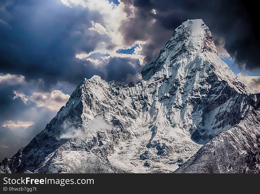 Sky, Mountainous Landforms, Cloud, Mountain