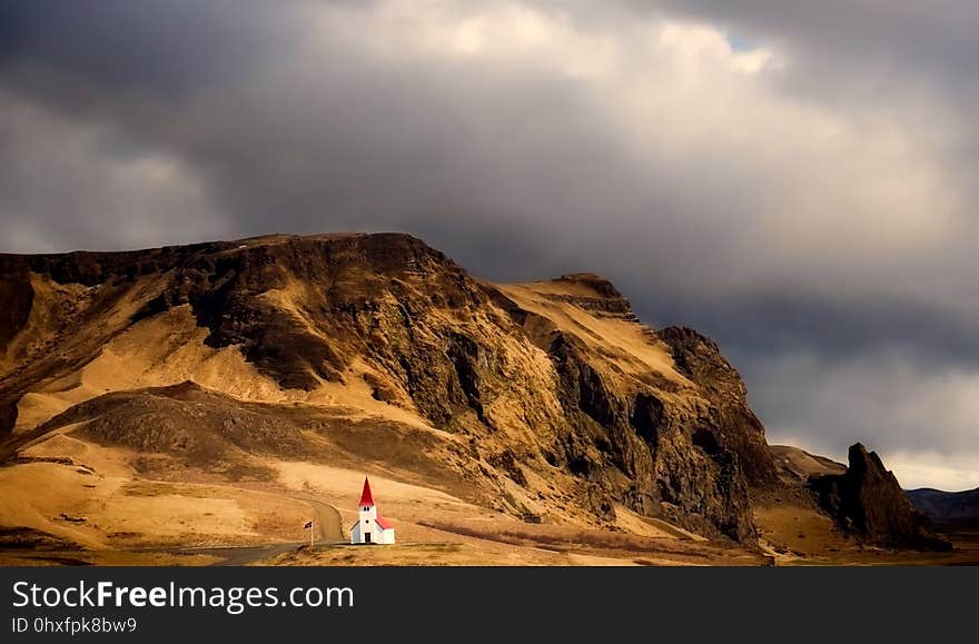 Sky, Mountainous Landforms, Mountain, Cloud