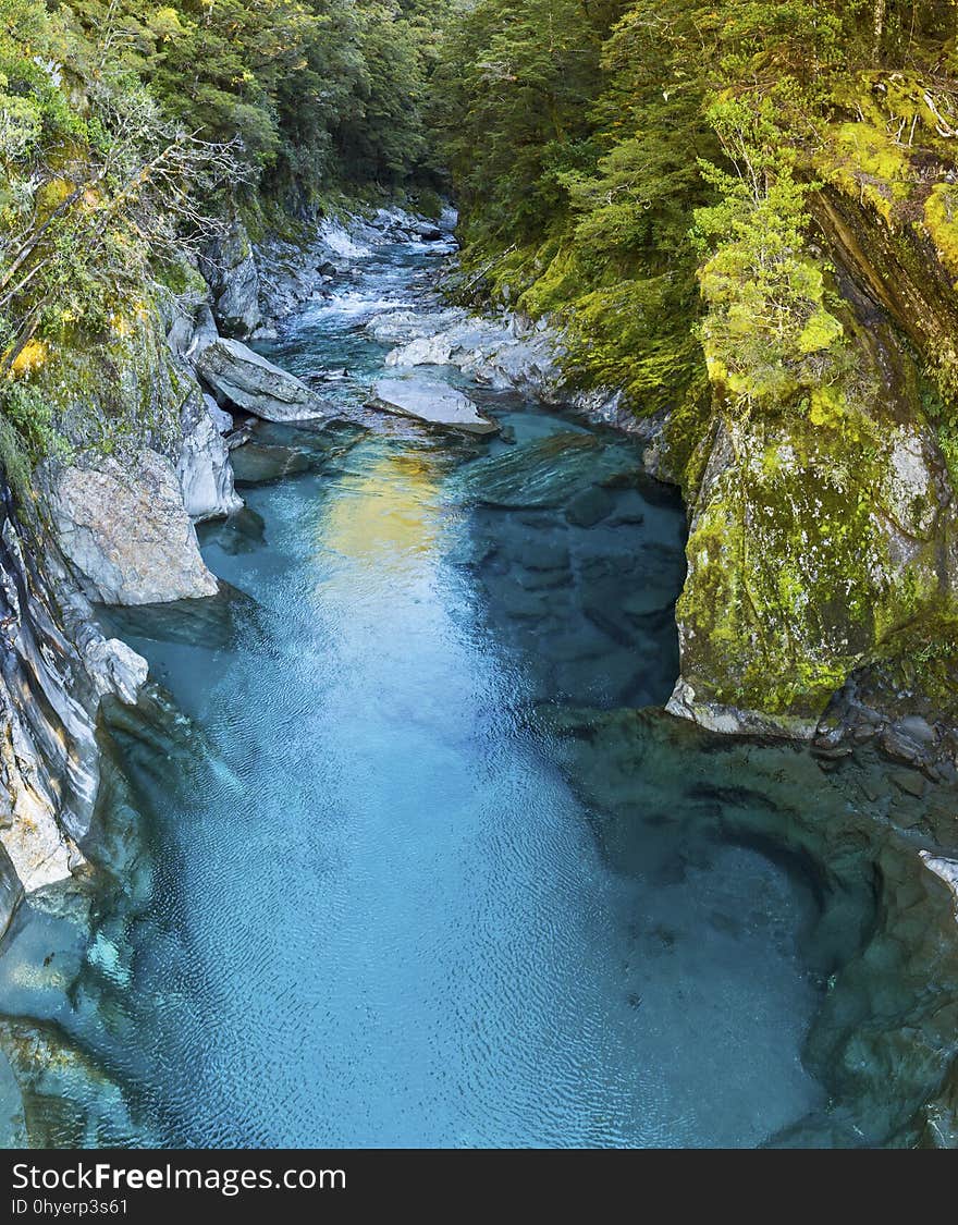 Located on the banks of the Makarora River up the Haast Pass road. Located on the banks of the Makarora River up the Haast Pass road.