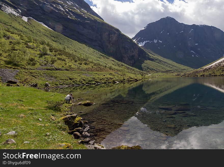 Water, Cloud, Sky, Mountain, Ecoregion, Natural landscape