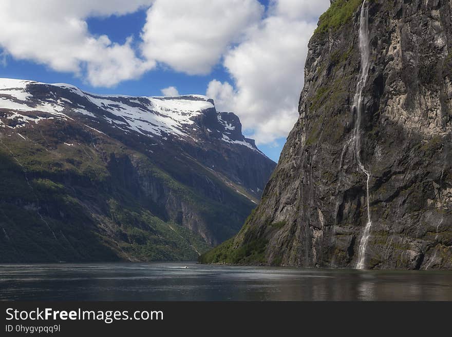 Cloud, Water, Sky, Mountain, Natural landscape, Terrain