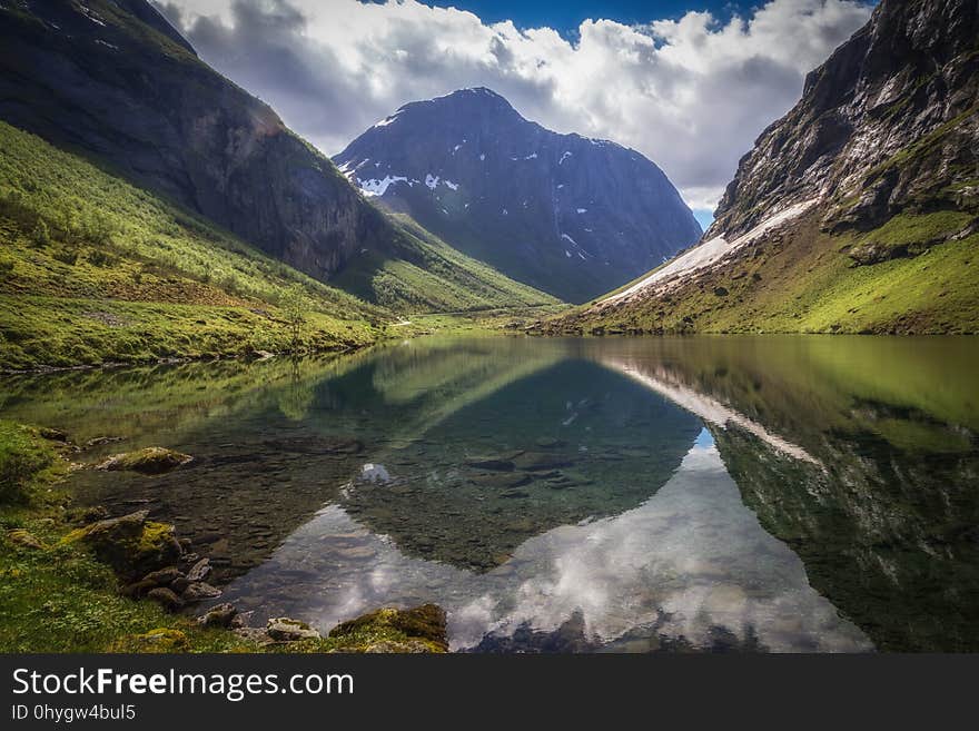 Cloud, Water, Sky, Water resources, Mountain, Natural landscape