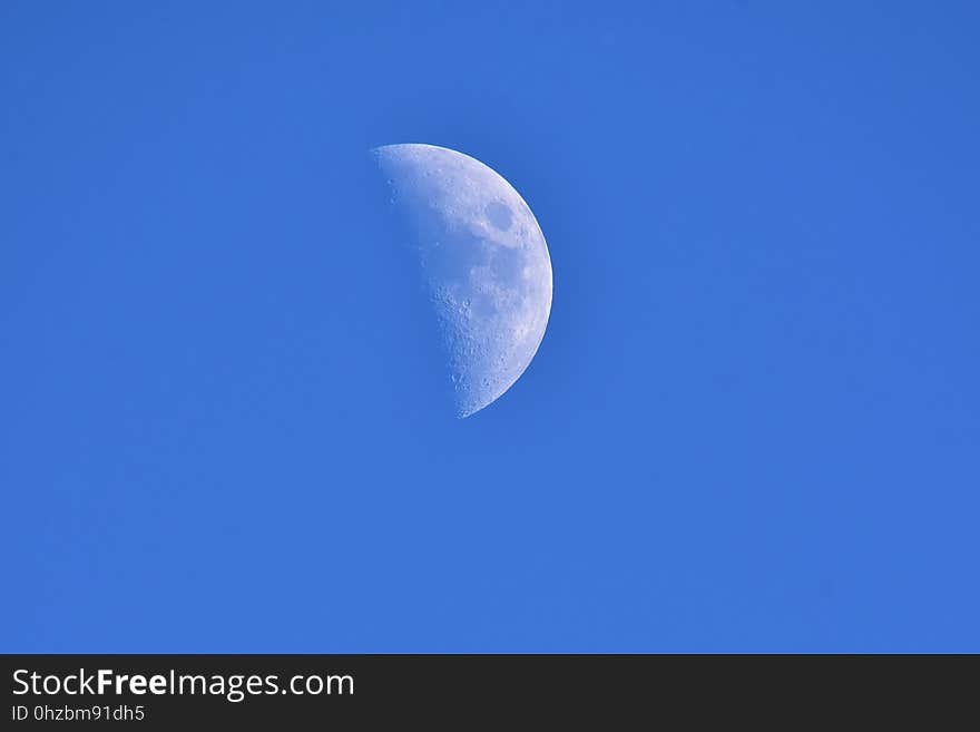 Sky, Daytime, Moon, Atmosphere