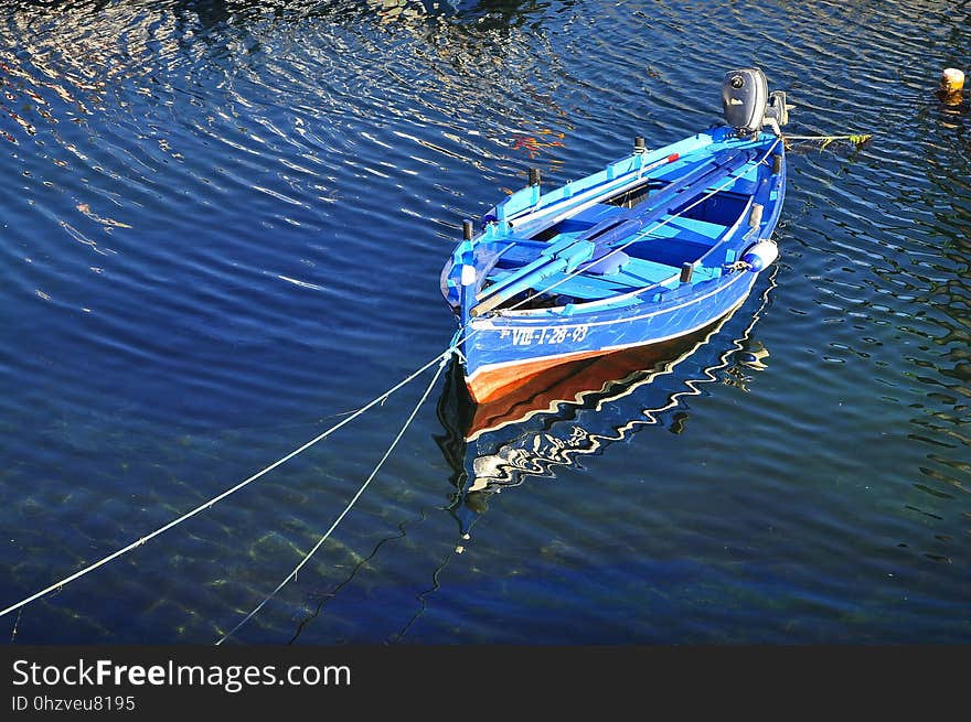 the blue boat