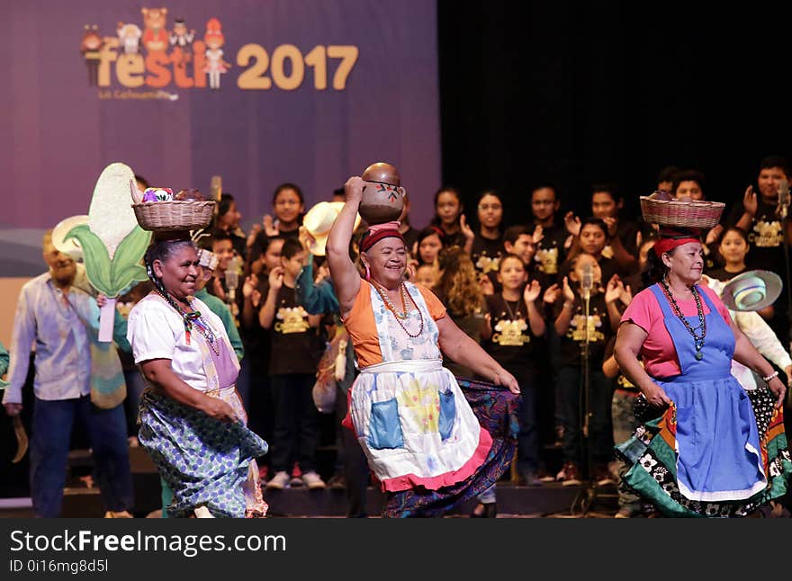 El presidente Salvador Sánchez Cerén junto a la primera dama Margarita Villalta de Sánchez inauguraron este día la segunda edición del Festival Nacional de Teatro Infantil, Festi 2017. Al evento se hicieron presentes gabinete de gobierno, cuerpo diplomático, entidades de atención a la niñez, estudiantes, elenco artístico y público en general. Este festival cuenta con la participación de todas las colmenitas del país y recorrerá diversas zonas de la república para que la población de todos los departamentos pueda disfrutar de él. El presidente Salvador Sánchez Cerén junto a la primera dama Margarita Villalta de Sánchez inauguraron este día la segunda edición del Festival Nacional de Teatro Infantil, Festi 2017. Al evento se hicieron presentes gabinete de gobierno, cuerpo diplomático, entidades de atención a la niñez, estudiantes, elenco artístico y público en general. Este festival cuenta con la participación de todas las colmenitas del país y recorrerá diversas zonas de la república para que la población de todos los departamentos pueda disfrutar de él.