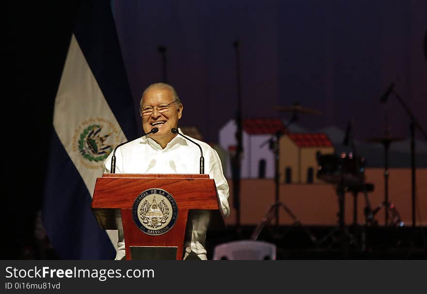 El presidente Salvador Sánchez Cerén junto a la primera dama Margarita Villalta de Sánchez inauguraron este día la segunda edición del Festival Nacional de Teatro Infantil, Festi 2017. Al evento se hicieron presentes gabinete de gobierno, cuerpo diplomático, entidades de atención a la niñez, estudiantes, elenco artístico y público en general. Este festival cuenta con la participación de todas las colmenitas del país y recorrerá diversas zonas de la república para que la población de todos los departamentos pueda disfrutar de él. El presidente Salvador Sánchez Cerén junto a la primera dama Margarita Villalta de Sánchez inauguraron este día la segunda edición del Festival Nacional de Teatro Infantil, Festi 2017. Al evento se hicieron presentes gabinete de gobierno, cuerpo diplomático, entidades de atención a la niñez, estudiantes, elenco artístico y público en general. Este festival cuenta con la participación de todas las colmenitas del país y recorrerá diversas zonas de la república para que la población de todos los departamentos pueda disfrutar de él.