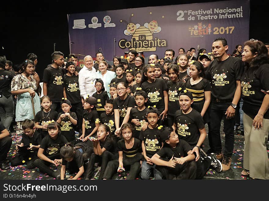 El presidente Salvador Sánchez Cerén junto a la primera dama Margarita Villalta de Sánchez inauguraron este día la segunda edición del Festival Nacional de Teatro Infantil, Festi 2017. Al evento se hicieron presentes gabinete de gobierno, cuerpo diplomático, entidades de atención a la niñez, estudiantes, elenco artístico y público en general. Este festival cuenta con la participación de todas las colmenitas del país y recorrerá diversas zonas de la república para que la población de todos los departamentos pueda disfrutar de él. El presidente Salvador Sánchez Cerén junto a la primera dama Margarita Villalta de Sánchez inauguraron este día la segunda edición del Festival Nacional de Teatro Infantil, Festi 2017. Al evento se hicieron presentes gabinete de gobierno, cuerpo diplomático, entidades de atención a la niñez, estudiantes, elenco artístico y público en general. Este festival cuenta con la participación de todas las colmenitas del país y recorrerá diversas zonas de la república para que la población de todos los departamentos pueda disfrutar de él.