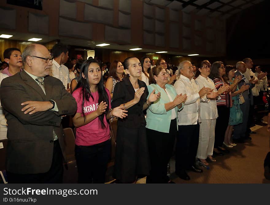 El presidente Salvador Sánchez Cerén junto a la primera dama Margarita Villalta de Sánchez inauguraron este día la segunda edición del Festival Nacional de Teatro Infantil, Festi 2017. Al evento se hicieron presentes gabinete de gobierno, cuerpo diplomático, entidades de atención a la niñez, estudiantes, elenco artístico y público en general. Este festival cuenta con la participación de todas las colmenitas del país y recorrerá diversas zonas de la república para que la población de todos los departamentos pueda disfrutar de él. El presidente Salvador Sánchez Cerén junto a la primera dama Margarita Villalta de Sánchez inauguraron este día la segunda edición del Festival Nacional de Teatro Infantil, Festi 2017. Al evento se hicieron presentes gabinete de gobierno, cuerpo diplomático, entidades de atención a la niñez, estudiantes, elenco artístico y público en general. Este festival cuenta con la participación de todas las colmenitas del país y recorrerá diversas zonas de la república para que la población de todos los departamentos pueda disfrutar de él.