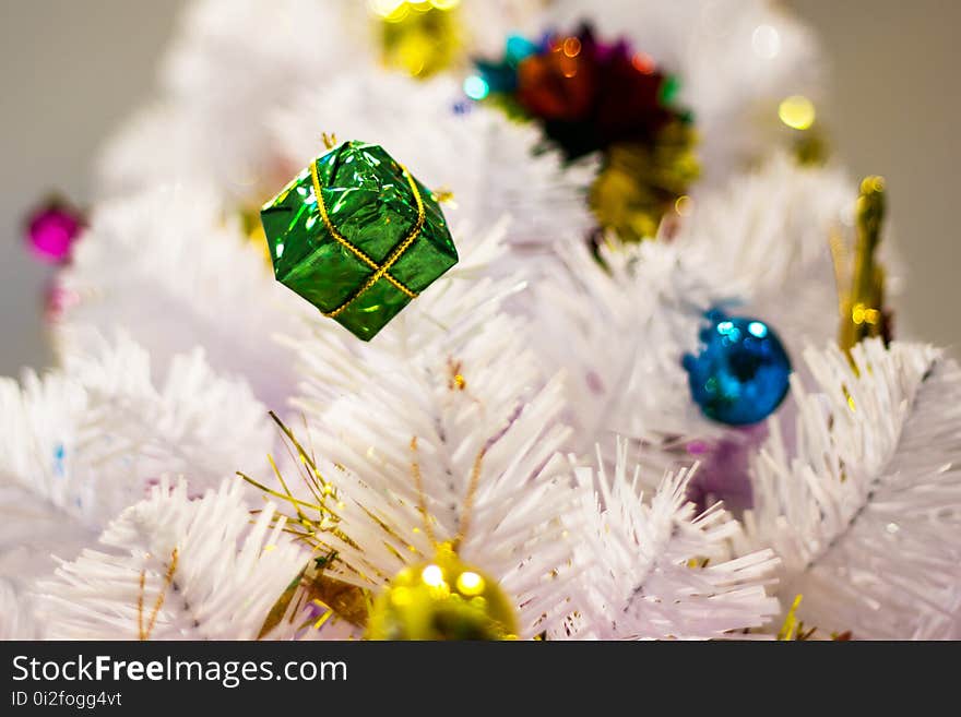 Festive Pine White - Christmas Decorative With Gift Box On Christmas Tree