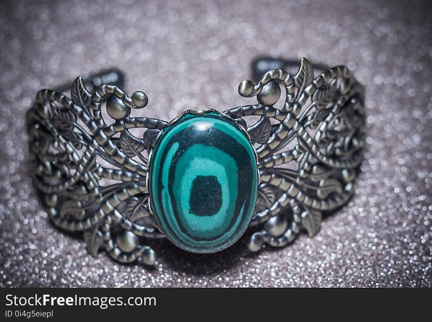 Bronze Bracelet with Malachite