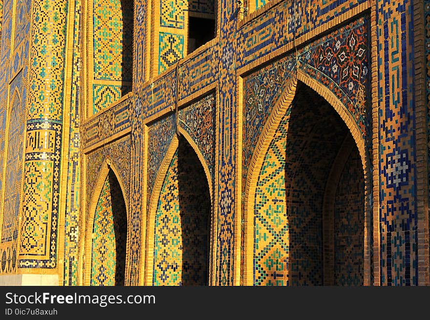 Samarkand: arches of Registan