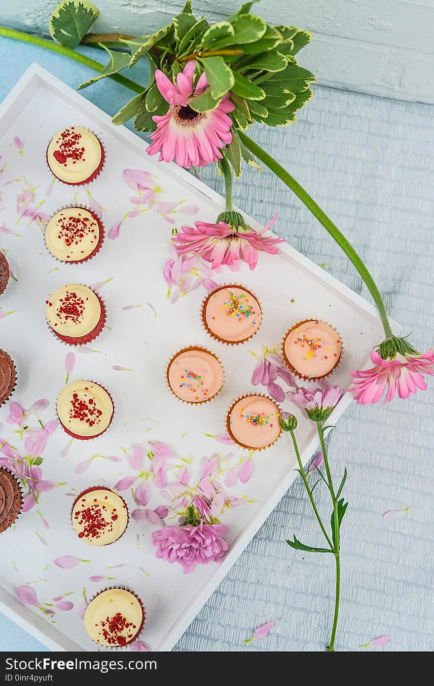 Cupcakes & Flowers